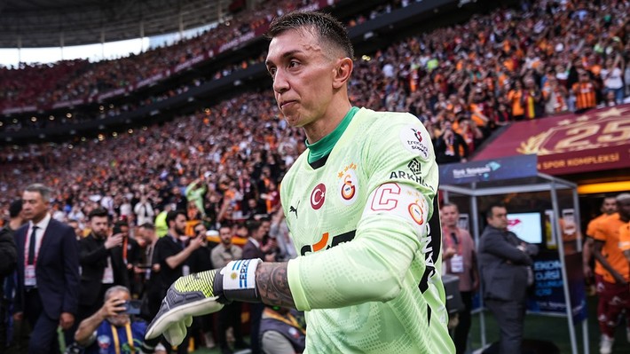 Galatasaray'a veda eden Muslera'nın yeni takımı belli oldu! - Resim: 4