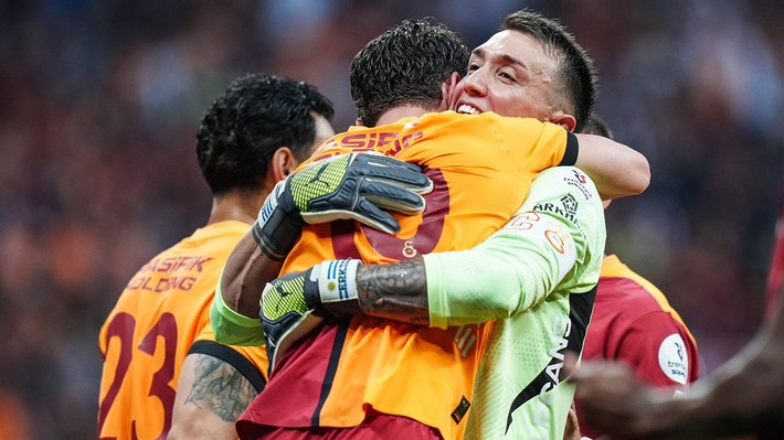 Osimhen gece yarısı paylaştı anında sildi! Muslera ve Mertens sonrası veda sözleri - Resim: 3
