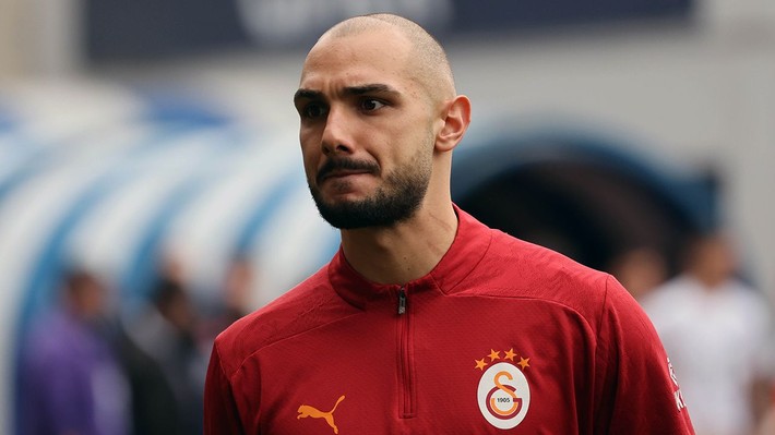 Galatasaray taraftarı çıldırdı: Koşmayı bırakın yürüyemiyor bile! Sen tam bir amatörsün - Resim: 7