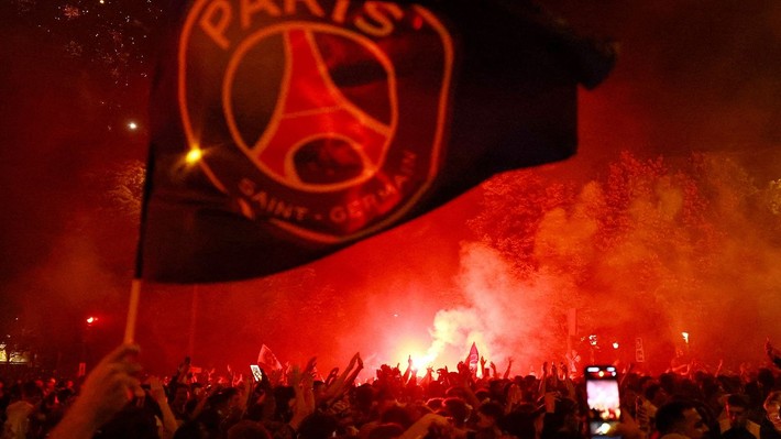 Dev finale kan bulaştı! Paris'te büyük kaos: Araç kalabalığa daldı, ölü var - Resim: 3