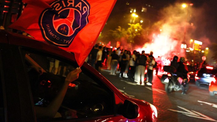 Dev finale kan bulaştı! Paris'te büyük kaos: Araç kalabalığa daldı, ölü var - Resim: 6