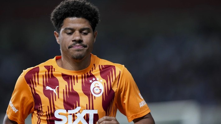 Dursun Özbek servet harcamıştı! Okan Buruk'un yıldızı Premier Lig yolunda - Resim: 9