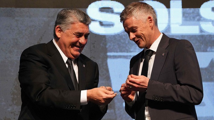 Serdal Adalı, Almanya'nın forvetini bitirdi! Konferans Ligi finalinde şov yapan ismi de ikna etti - Resim: 2