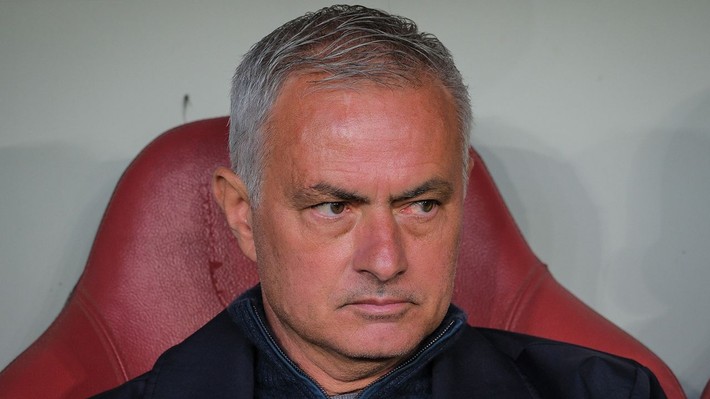 Fenerbahçe'de efsane isimler geri dönüyor! Yönetimin Mourinho kararı sonrası köklü değişim - Resim: 2