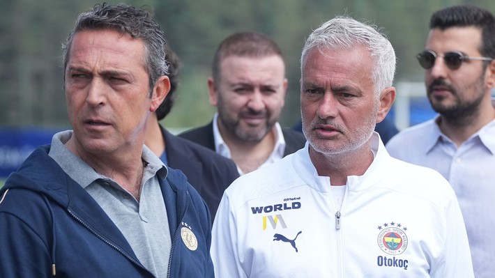 Fenerbahçe'de efsane isimler geri dönüyor! Yönetimin Mourinho kararı sonrası köklü değişim - Resim: 3