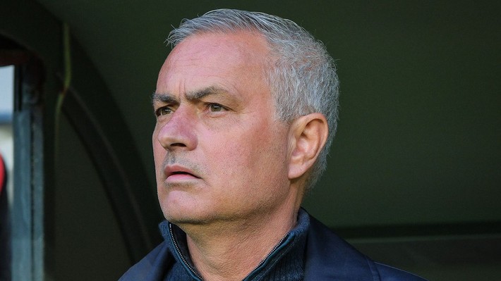 Fenerbahçe'de efsane isimler geri dönüyor! Yönetimin Mourinho kararı sonrası köklü değişim - Resim: 6
