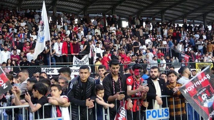 Şampiyonluk kutlamasına böyle çıktı! En son Fenerbahçe'de Mehmet Topal yapmıştı - Resim: 13