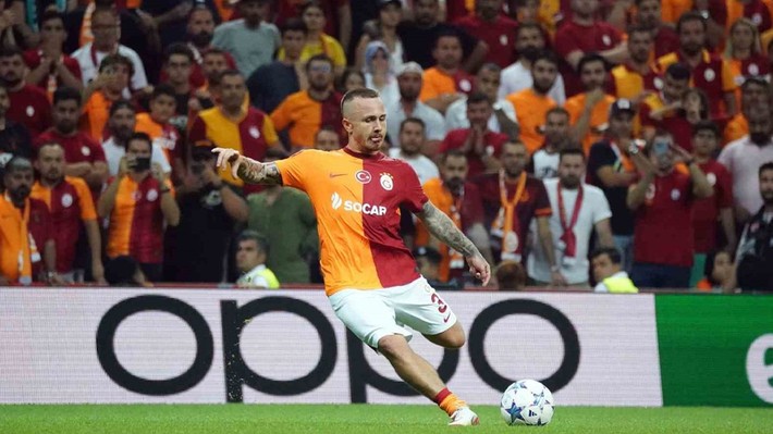 Buruk'un yaka paça kovduğu isim 25 milyon euroya transfer oluyor! - Resim: 3