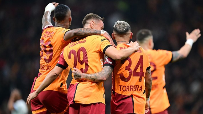 Okan Buruk'un yıldızına kafayı taktılar! Başkan yoğun baskı yapıyor - Resim: 3