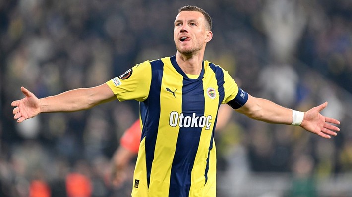 Ali Koç forvet hattını 14 yaş gençleştiriyor! 52 milyon euroluk yıldız Dzeko'nun yerine geçecek - Resim: 2