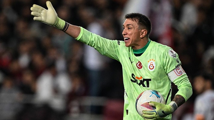 Fernando Muslera'dan yıllar sonra gelen itiraf: Taraftar yanlış anlardı - Resim: 5