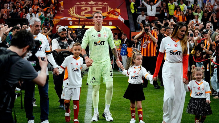 Mourinho istemiş Ali Koç alamamıştı! Muslera yıldız futbolcuyla takım arkadaşı oldu, menajeri transferi resmen açıkladı! - Resim: 3