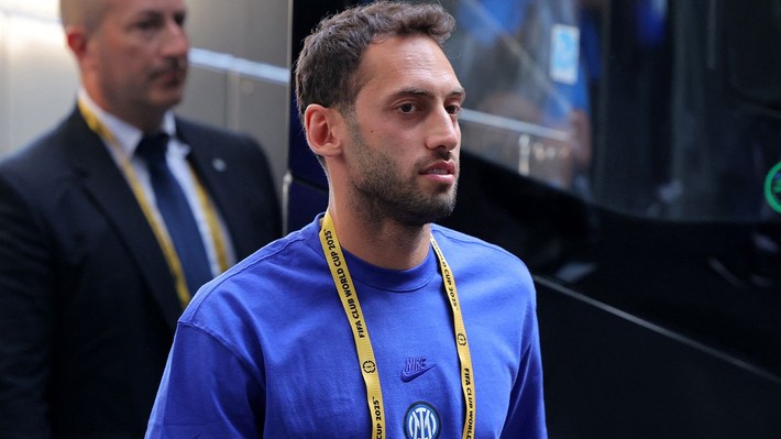 Dursun Özbek Hakan Çalhanoğlu'nu kafaya taktı! Bir teklifle daha geliyor - Resim: 2