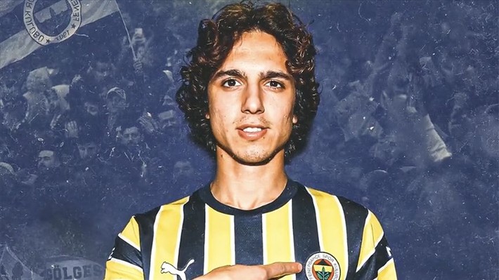 Devin Özek Ahmet Nur Çebi'nin bedavaya gönderdiği oyuncuya kapıyı gösterdi: Tam 12 futbolcunun hesabını kestik - Resim: 9