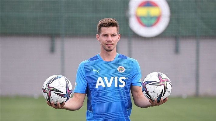 Devin Özek Ahmet Nur Çebi'nin bedavaya gönderdiği oyuncuya kapıyı gösterdi: Tam 12 futbolcunun hesabını kestik - Resim: 11