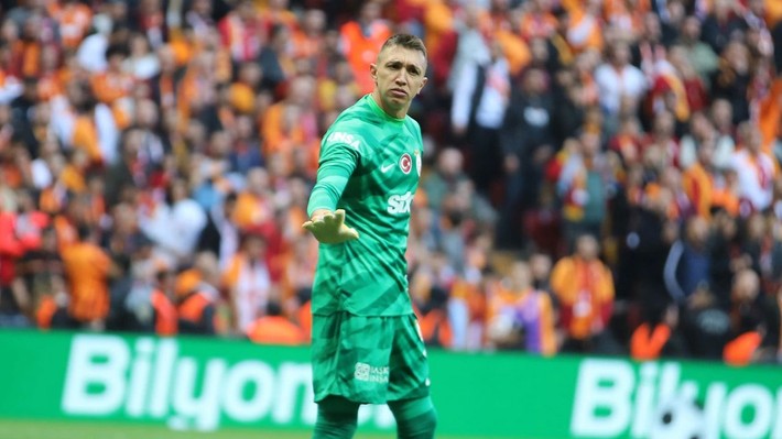 Petkovic el yaktı Özbek vazgeçti! Muslera'nın yeni veliahtı belli oldu - Resim: 2