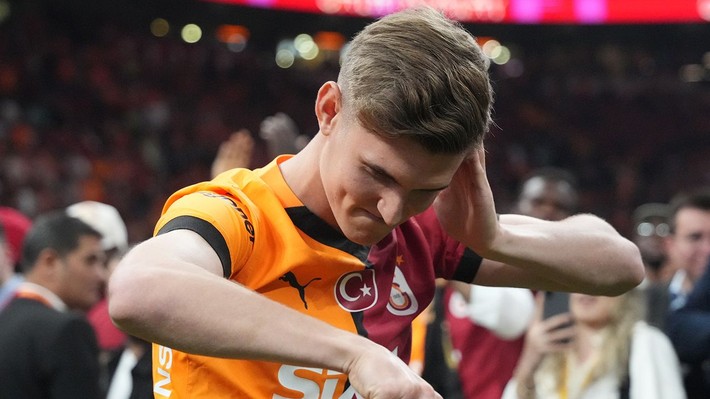 Okan Buruk üç yıldızı kadro dışı bıraktı! Yeni transferler geldikleri gibi gidiyor - Resim: 6