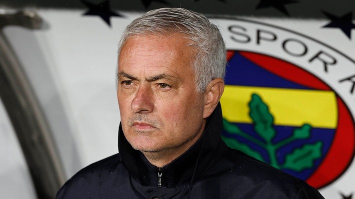 Jose Mourinho gözlerinin yaşına bakmadı! Fenerbahçe'de tam 19 isim ayrılık listesinde - Resim: 3