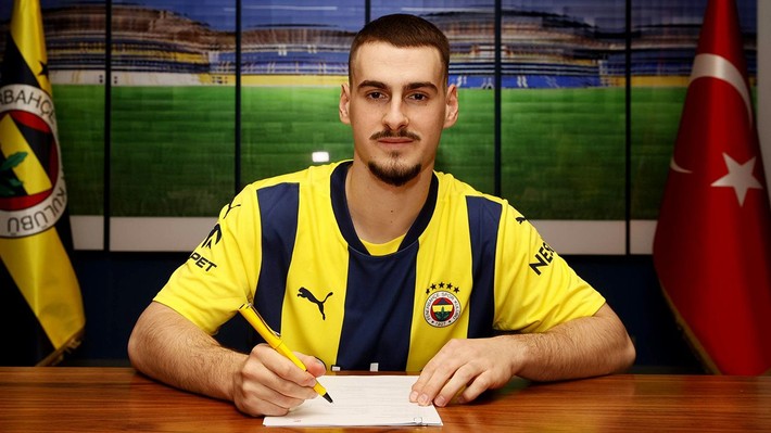 Jose Mourinho gözlerinin yaşına bakmadı! Fenerbahçe'de tam 19 isim ayrılık listesinde - Resim: 5