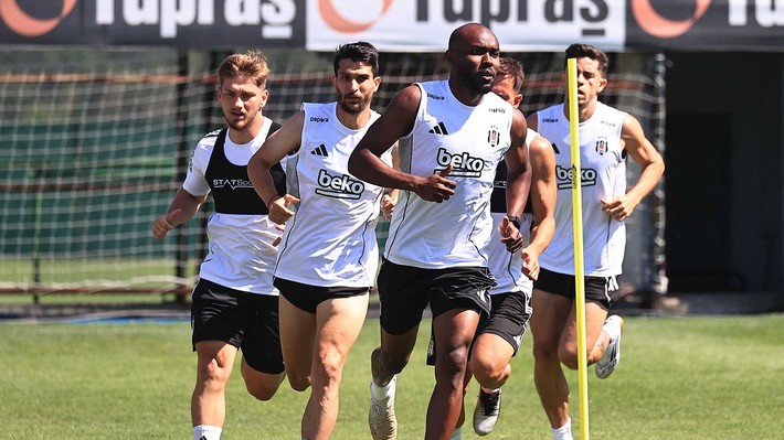 Solskjaer, Avusturya kampında iki ismin biletini kesti: Yeni sezonda kadromda size yer yok! - Resim: 3