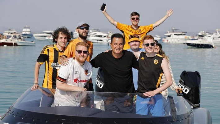 Acun Ilıcalı, Hull City taraftarına deniz turu yaptırdı - Resim: 1