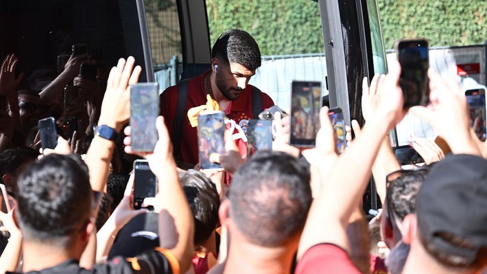 Galatasaray taraftarı çıldırdı! "Osimhen'i istiyoruz" - Resim: 2