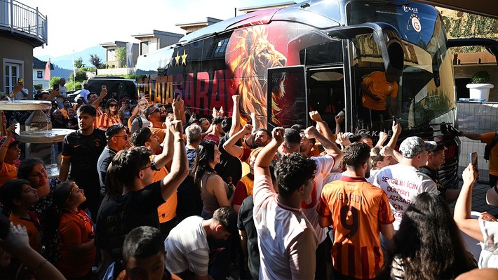 Galatasaray taraftarı çıldırdı! "Osimhen'i istiyoruz" - Resim: 9