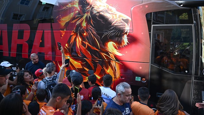 Galatasaray taraftarı çıldırdı! "Osimhen'i istiyoruz" - Resim: 8