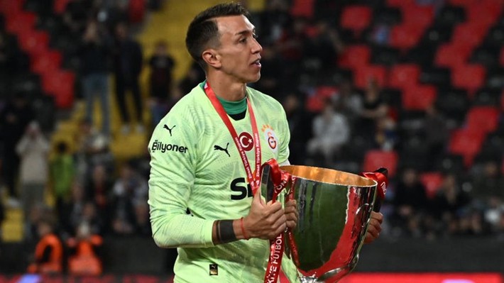 Okan Buruk, Donnarumma ve Ederson arasında tercihini yaptı! Yıllık ücreti bile belli oldu - Resim: 2