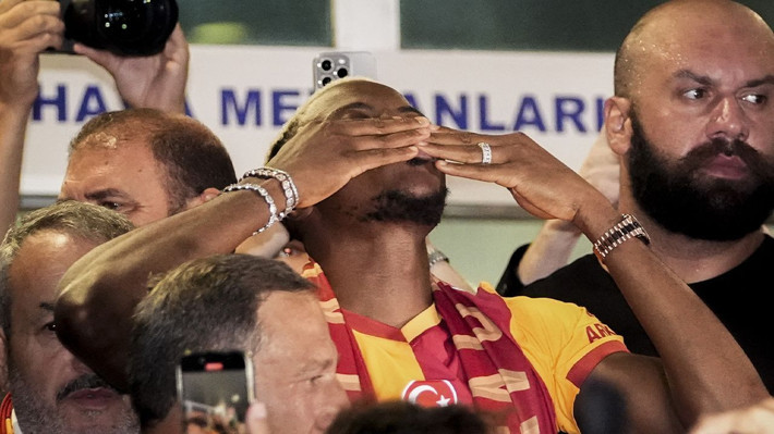 Dursun Özbek Osimhen'in maaşını çıkaracak! 20 milyon euroluk gelir kapıda - Resim: 2