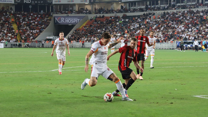 Okan Buruk kapıdan kovdu bacadan girdi! Transfer çıkmaza girdi - Resim: 6