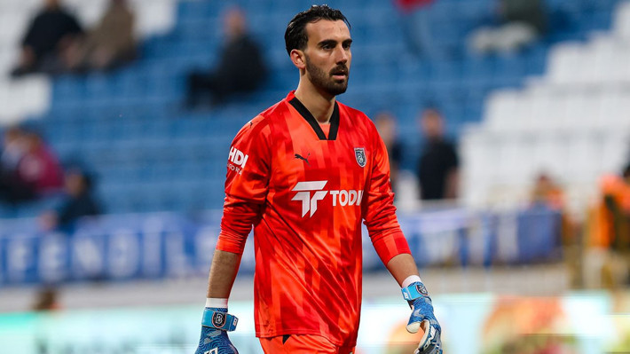Uğurcan Çakır'ı rekor bedelle Galatasaray'a gönderen Trabzonspor'da yeni kaleci adayları belli oldu! İşte transfer listesi - Resim: 4
