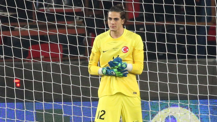 Uğurcan Çakır'ı rekor bedelle Galatasaray'a gönderen Trabzonspor'da yeni kaleci adayları belli oldu! İşte transfer listesi - Resim: 6