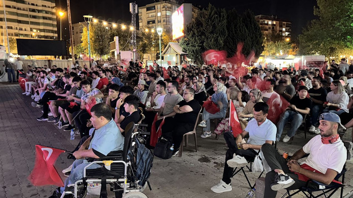 Türkiye, 12 Dev Adam için Almanya karşısında tek yürek oldu! - Resim: 10