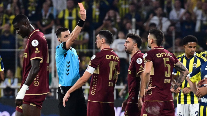 Ahmet Çakar'dan flaş yorum! "VAR hakemine devre arası telefon mu gitti?" - Resim: 2