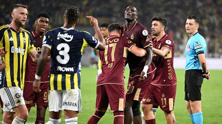 Ahmet Çakar'dan flaş yorum! "VAR hakemine devre arası telefon mu gitti?" - Resim: 5