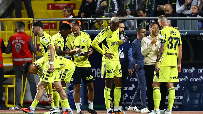 Fenerbahçe'de büyük hüsran sonrası ağır sözler: "Bu enkazın baş sorumlusu Mourinho ve Ali Koç" - Resim: 4
