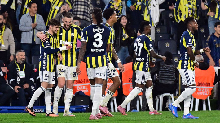 Fenerbahçe'de transfer gerçeği ortaya çıktı! Ayrılığına Mourinho izin vermedi - Resim: 4