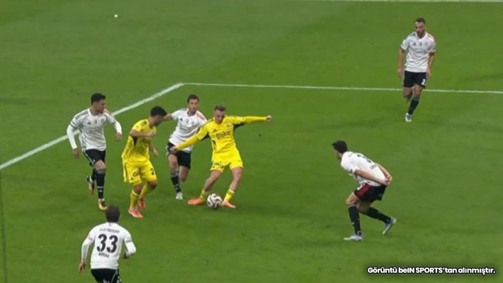 Trio ekibi derbiyi yorumladı! 2 kırmızı kart ve 2 penaltı... - Resim: 11