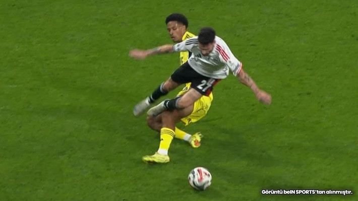 Trio ekibi derbiyi yorumladı! 2 kırmızı kart ve 2 penaltı... - Resim: 3