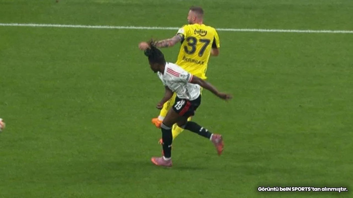 Trio ekibi derbiyi yorumladı! 2 kırmızı kart ve 2 penaltı... - Resim: 4