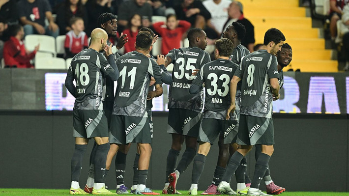 Antalyaspor galibiyetine rağmen Sergen Yalçın'a ağır sözler: "Aptallığın ötesinde ihanettir" - Resim: 3