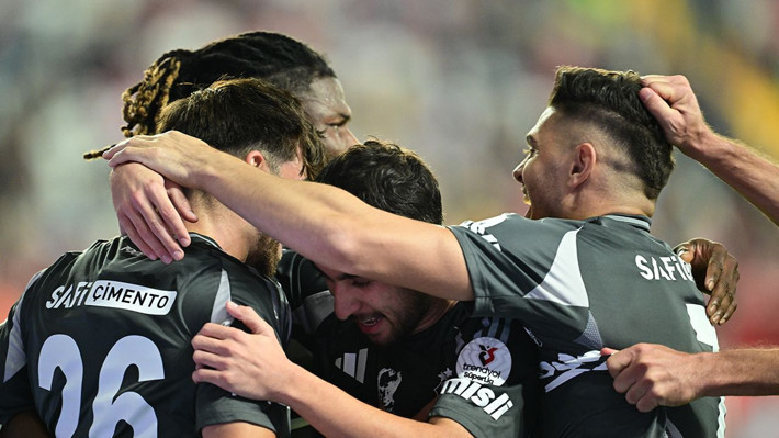 Antalyaspor galibiyetine rağmen Sergen Yalçın'a ağır sözler: "Aptallığın ötesinde ihanettir" - Resim: 5