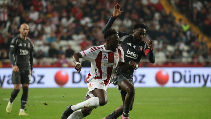 Antalyaspor galibiyetine rağmen Sergen Yalçın'a ağır sözler: "Aptallığın ötesinde ihanettir" - Resim: 6