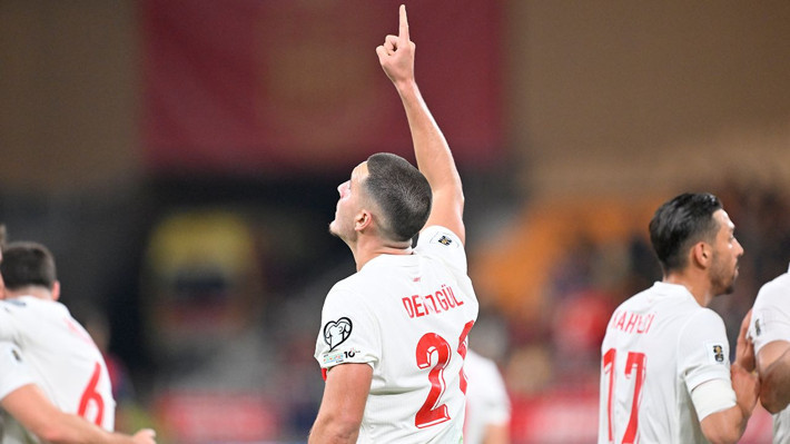 Spor yazarlarından İspanya-Türkiye maçı değerlendirmeleri: "Sokağa çıksa kimse tanımaz! Çok tuhafız" - Resim: 2