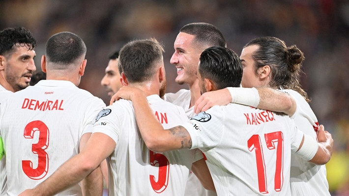 Spor yazarlarından İspanya-Türkiye maçı değerlendirmeleri: "Sokağa çıksa kimse tanımaz! Çok tuhafız" - Resim: 4