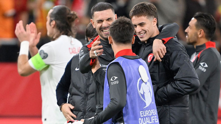 Spor yazarlarından İspanya-Türkiye maçı değerlendirmeleri: "Sokağa çıksa kimse tanımaz! Çok tuhafız" - Resim: 9