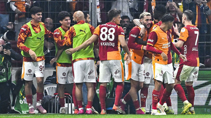 Okan Buruk'a sert tepki: "Sosyal medyadan etkilenerek kadro kurdu" - Resim: 6