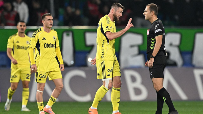 Bein Trio, Çaykur Rizespor-Fenerbahçe maçının tartışmalı pozisyonlarını değerlendirdi: "Üç karar da yanlış" - Resim: 2