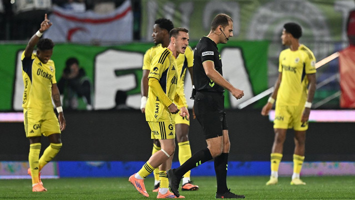 Bein Trio, Çaykur Rizespor-Fenerbahçe maçının tartışmalı pozisyonlarını değerlendirdi: "Üç karar da yanlış" - Resim: 3